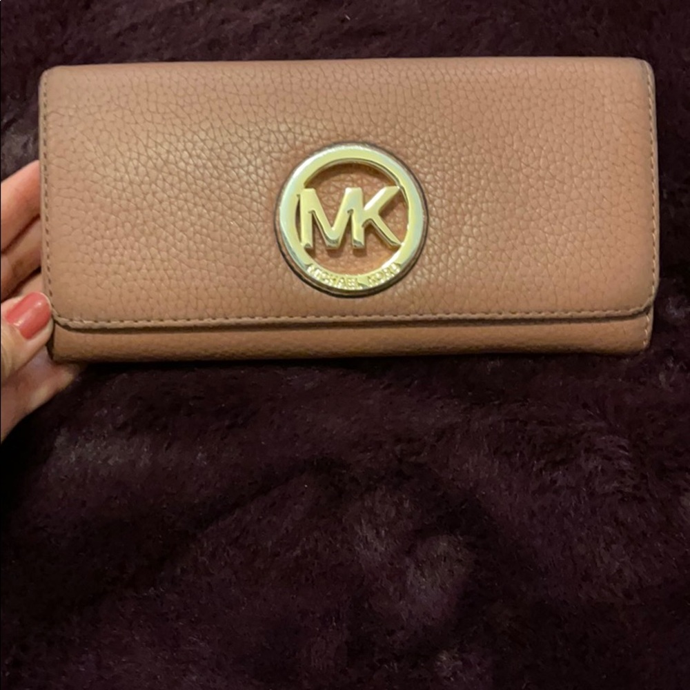 Dirty pink Michael korse wallet 💕